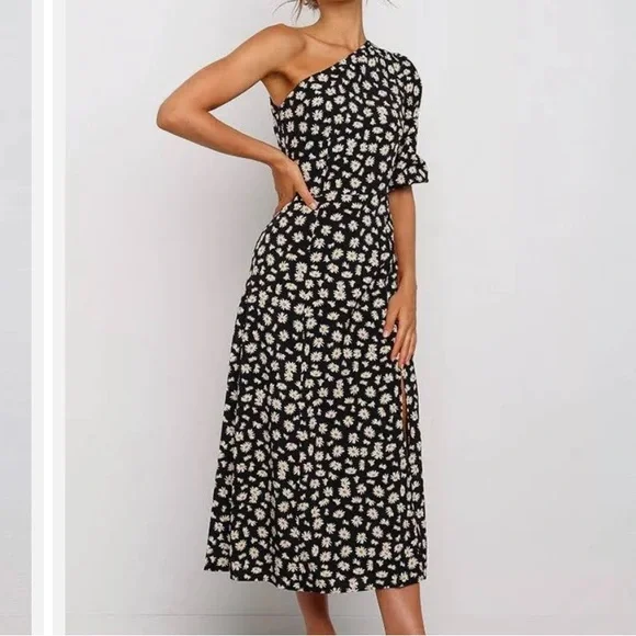 Whyte Valentyne Daisy Print One Sleeve MIDI Dress